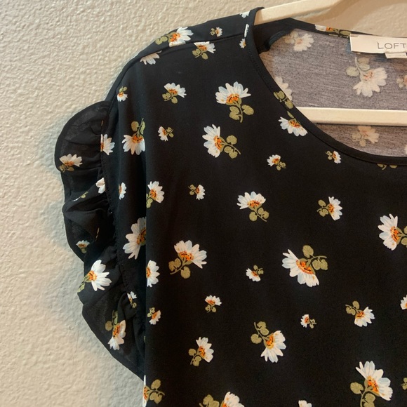 Loft Short-Sleeved Floral Top Size Small Petite - Picture 3 of 4